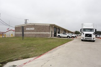 Plus de détails pour 636 W Front St, Hutto, TX - Local d'activités à louer