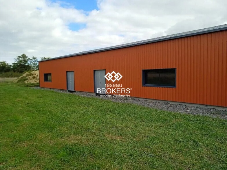 Local d’activités dans Vierzon à louer - Photo de l’immeuble – Image 3 sur 10