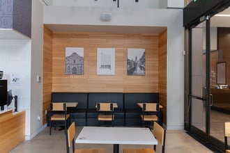 711 Navarro St, San Antonio, TX à louer Photo intérieure– Image 2 sur 22