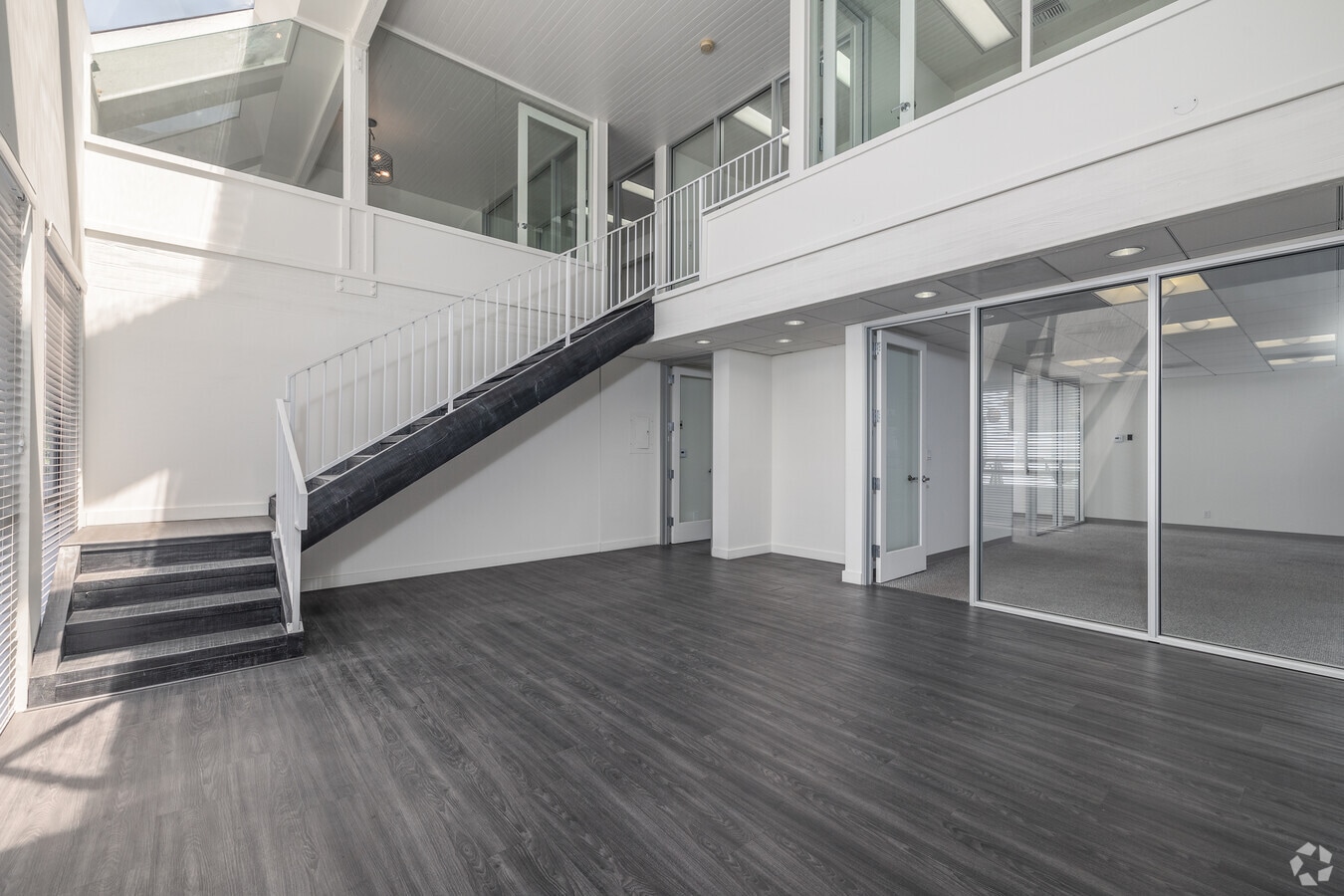 2200 Pacific Coast Hwy, Hermosa Beach, CA 90254 - Lot 309 -  - Photo intérieure - Image 1 of 6