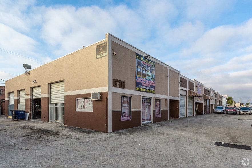 670-698 W 84th St, Hialeah, FL à louer - Photo principale – Image 1 sur 14