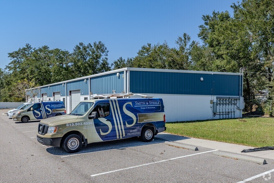 14050 N Florida Ave, Tampa, FL à louer - Photo de l’immeuble – Image 3 sur 7
