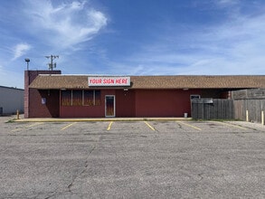 3835 S Seneca St, Wichita, KS à louer Photo de l’immeuble– Image 1 sur 6