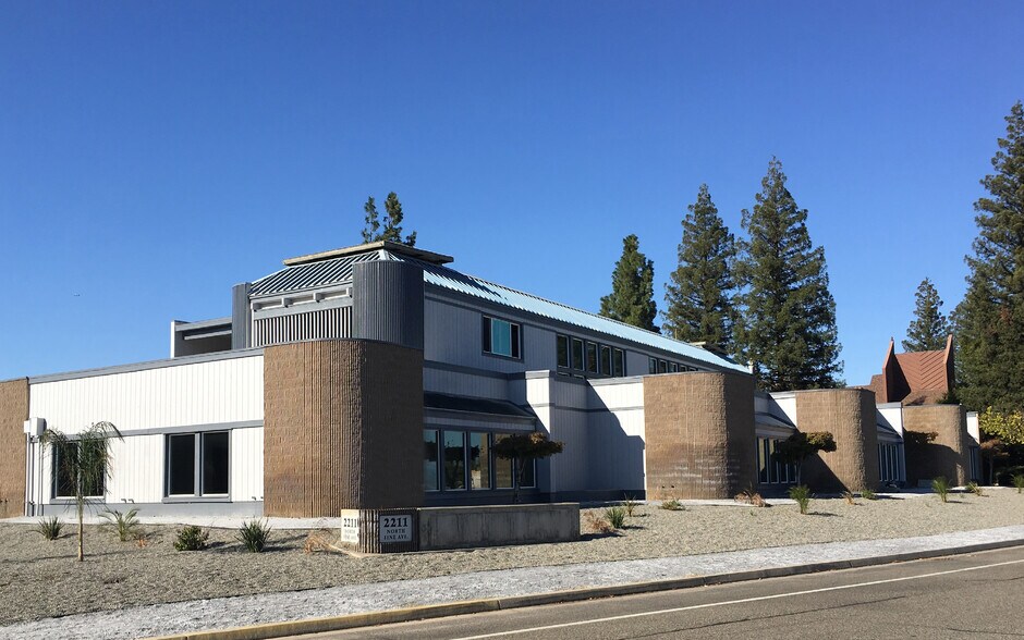 2211 N Fine Ave, Fresno, CA à louer - Photo de l’immeuble – Image 2 sur 3