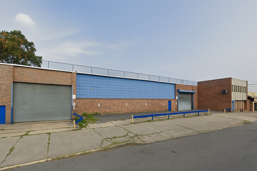 443 E 100th St, Brooklyn, NY à vendre - Photo de l’immeuble – Image 1 sur 6