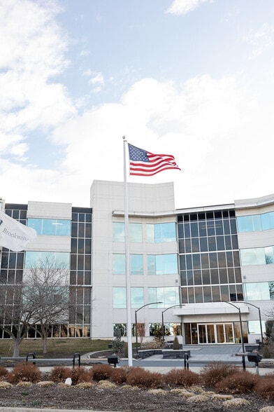 7535 Windsor Dr, Allentown, PA à louer - Photo de l’immeuble – Image 2 sur 28