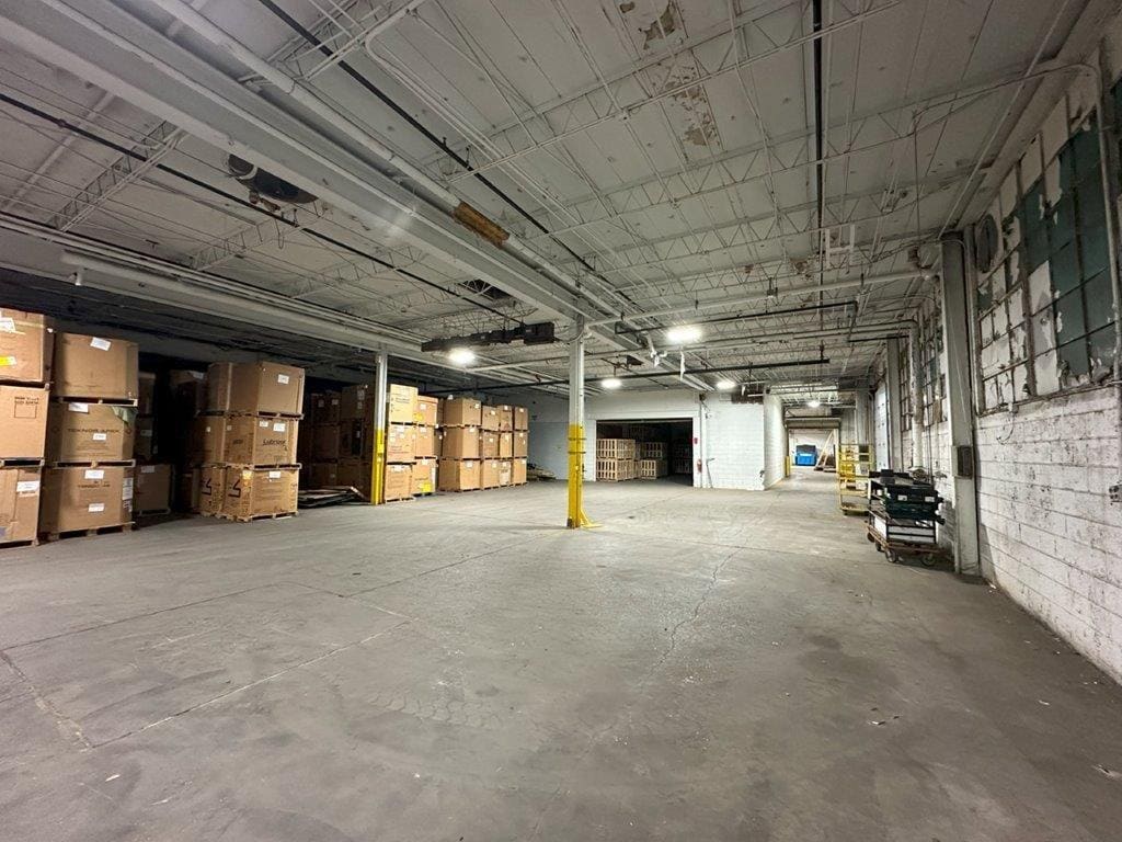 3700 E Milham Ave, Portage, MI à vendre Photo intérieure– Image 1 sur 4