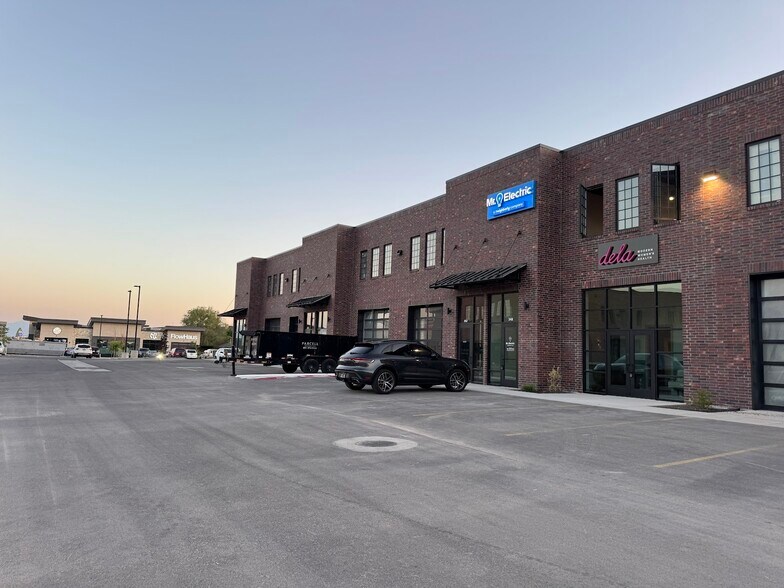 348 2000 w, Pleasant Grove, UT à louer - Photo de l’immeuble – Image 3 sur 16
