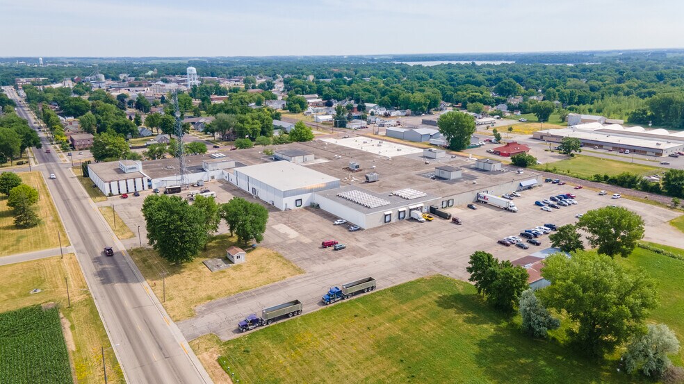 299 Johnson Ave, Waseca, MN à louer - Photo de l’immeuble – Image 2 sur 12