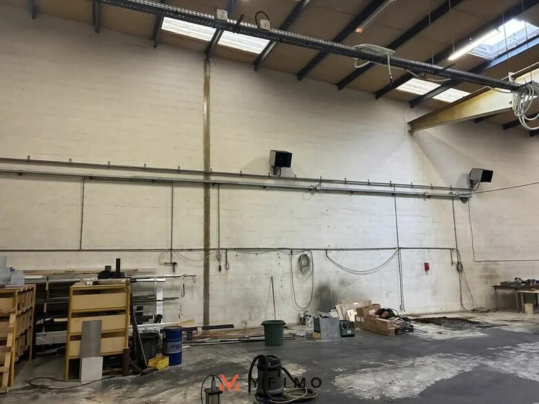 Local d'activités dans Les Mureaux à vendre - Photo de l’immeuble – Image 2 sur 6