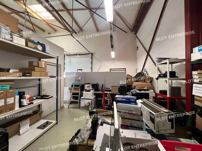 Plus de détails pour Local d’activités à vendre