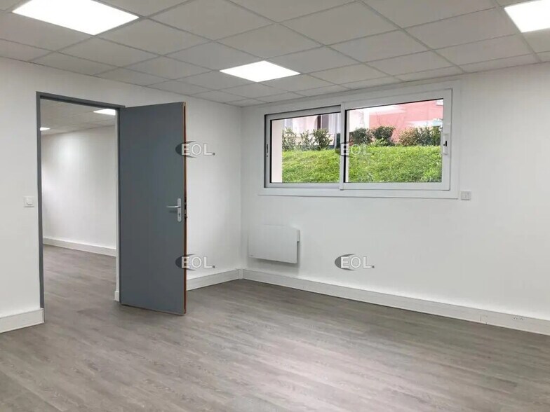 Bureau dans Maisons-Alfort à louer - Photo de l’immeuble – Image 3 sur 9