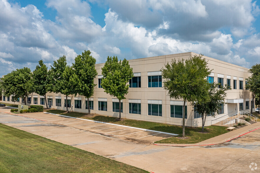 15100 FAA Blvd, Fort Worth, TX à louer - Photo de l’immeuble – Image 3 sur 7