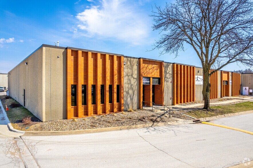 601 SW 9th St, Des Moines, IA à louer - Photo de l’immeuble – Image 1 sur 8