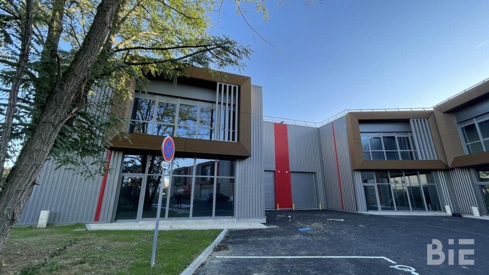43 Bis Rue Newton, Tresses à louer - Photo de l’immeuble – Image 1 sur 8