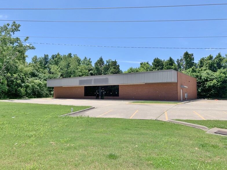720 N Main St, Noble, OK à louer - Photo principale – Image 1 sur 9