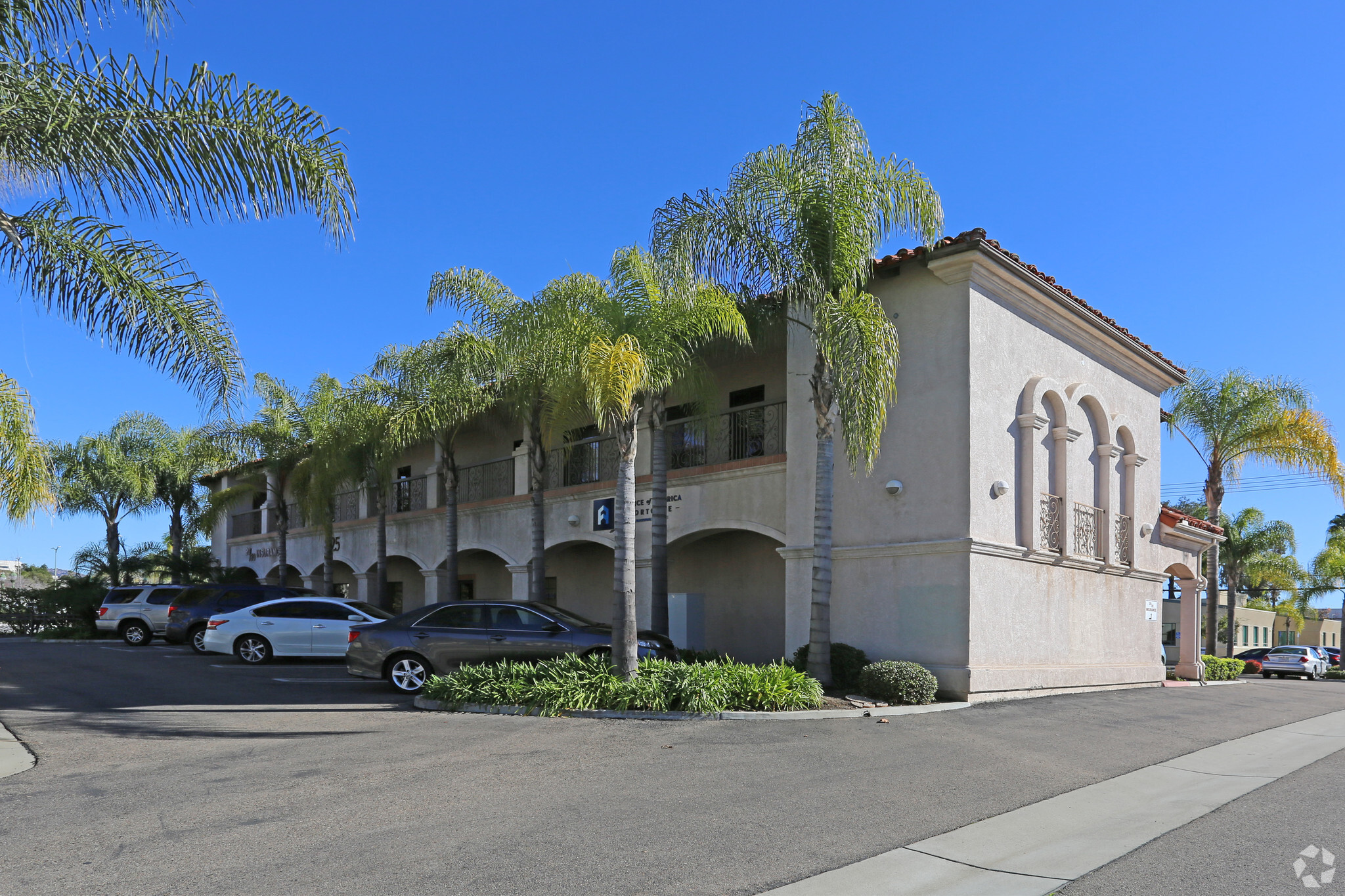 225 W Valley Pky, Escondido, CA à louer Photo de l’immeuble– Image 1 sur 5