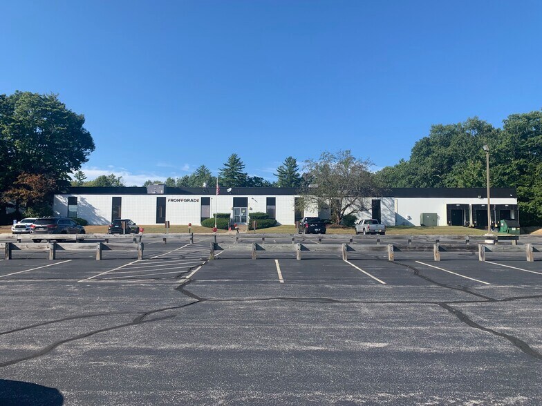 32 Industrial Dr, Exeter, NH à louer - Photo de l’immeuble – Image 1 sur 3