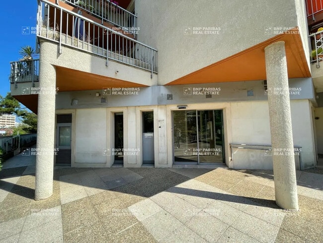Plus de détails pour Local commercial à vendre