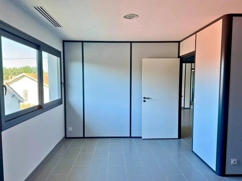 Bureau dans Bassens à vendre - Photo de l’immeuble – Image 3 sur 5