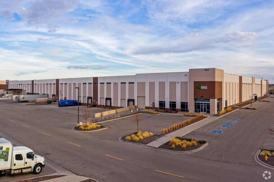 9650-9690 E 40th Ave, Denver, CO à louer - Photo de l’immeuble – Image 2 sur 10