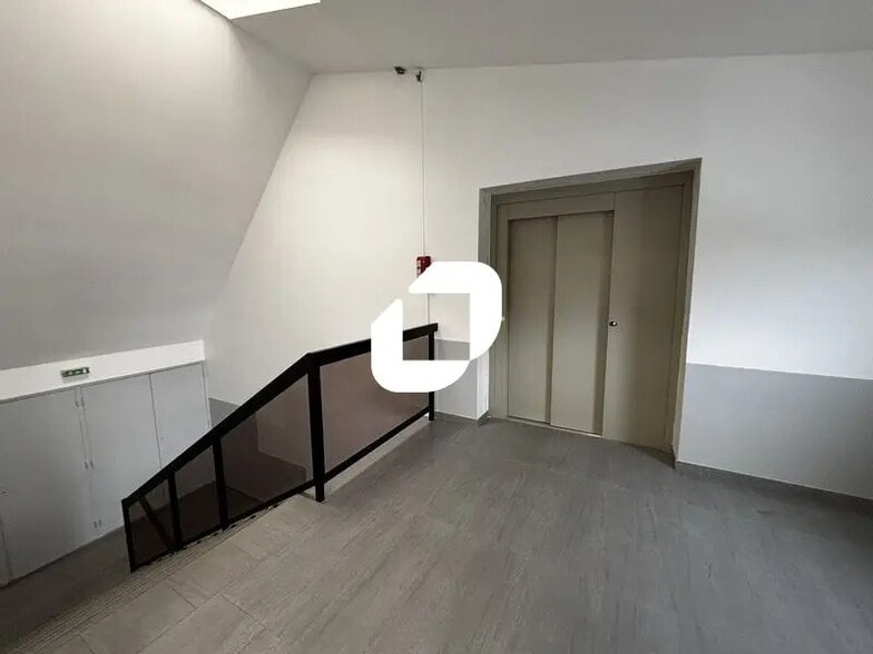 Bureau dans Brétigny-sur-Orge à louer - Hall d’entrée – Image 3 sur 10