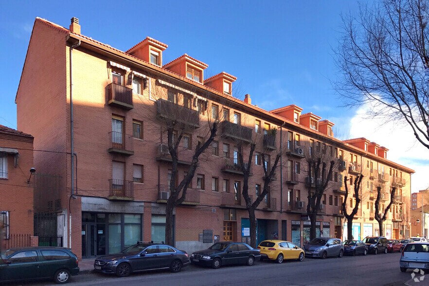 Immeuble residentiel dans Alcalá de Henares, Madrid à vendre - Photo principale – Image 1 sur 2