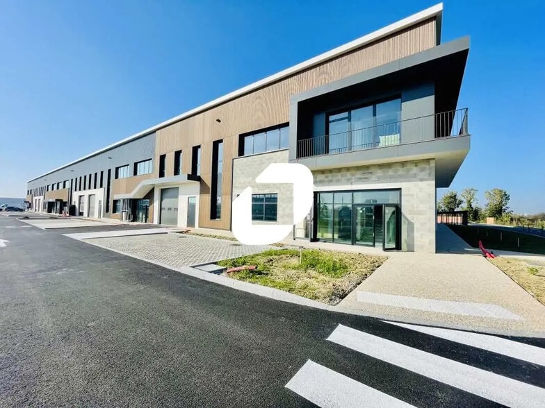 48 Rue Du Lyonnais, Saint-Priest à louer - Photo de l’immeuble – Image 1 sur 56