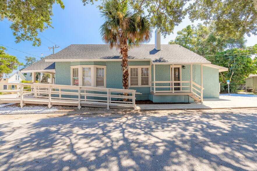 306 Washington St, New Smyrna Beach, FL à vendre - Photo de l’immeuble – Image 3 sur 45