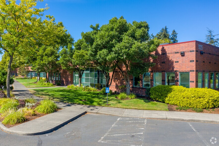 9225 NE Turing Ct, Beaverton, OR à vendre - Photo de l’immeuble – Image 2 sur 4