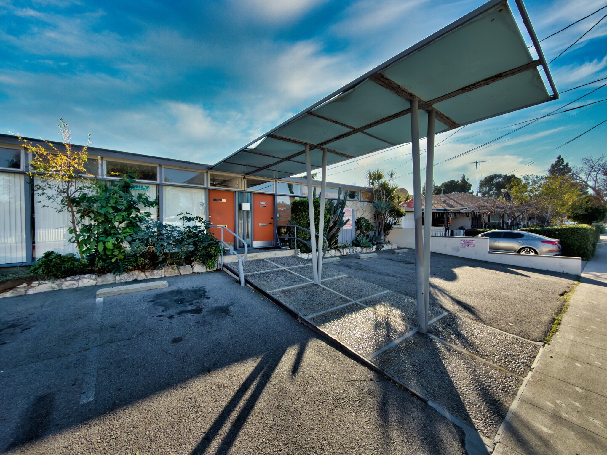 1126 N Flower St, Santa Ana, CA à vendre Photo principale– Image 1 sur 21