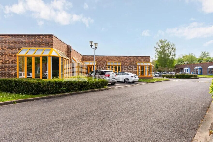 Bureau dans Croissy-Beaubourg à louer - Photo de l’immeuble – Image 2 sur 4