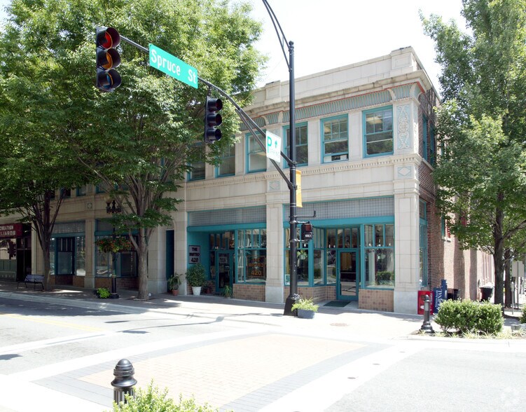 420 W Fourth St, Winston-Salem, NC à louer - Photo de l’immeuble – Image 2 sur 4