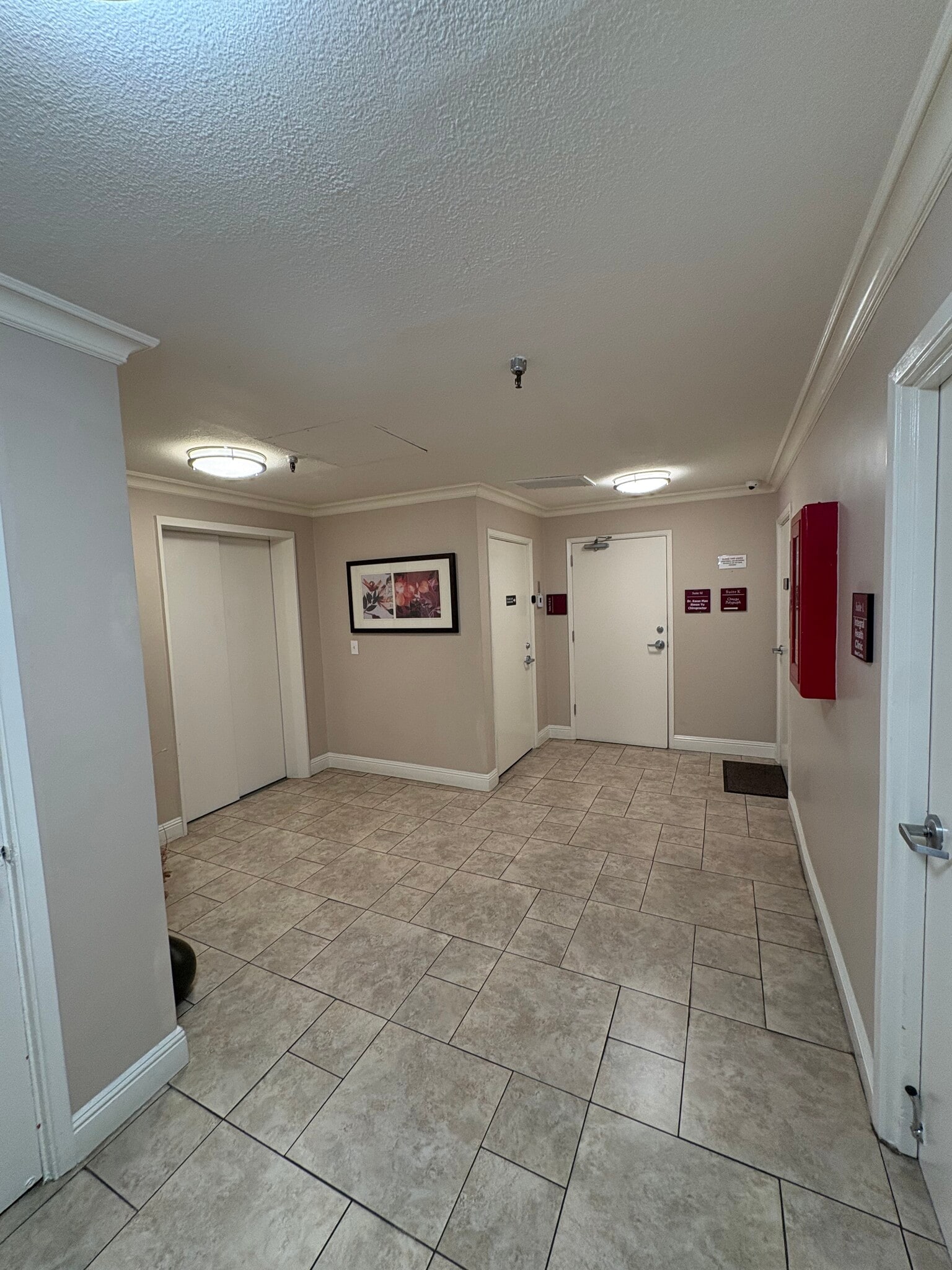 855 N Lark Ellen Ave, West Covina, CA à louer Photo intérieure– Image 1 sur 9