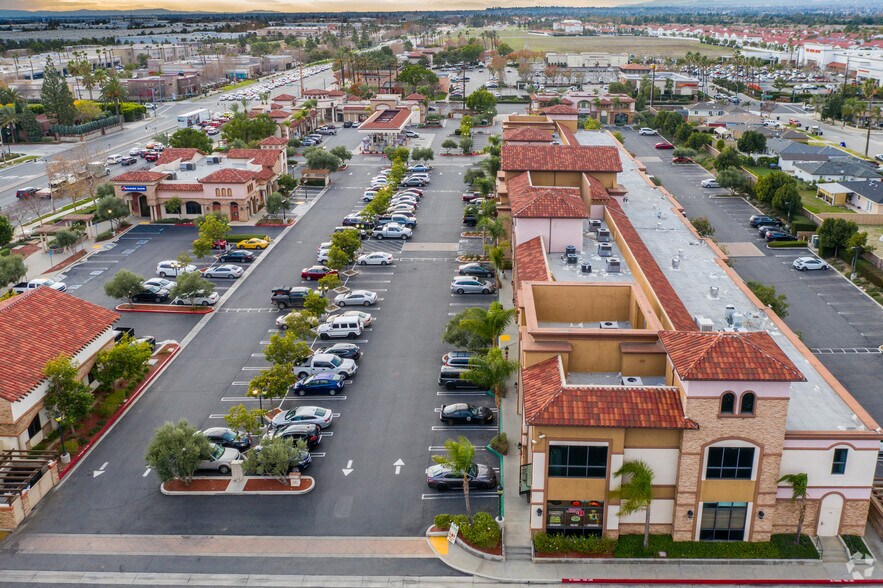 11940 Foothill Blvd, Rancho Cucamonga, CA à louer - Photo de l’immeuble – Image 3 sur 3