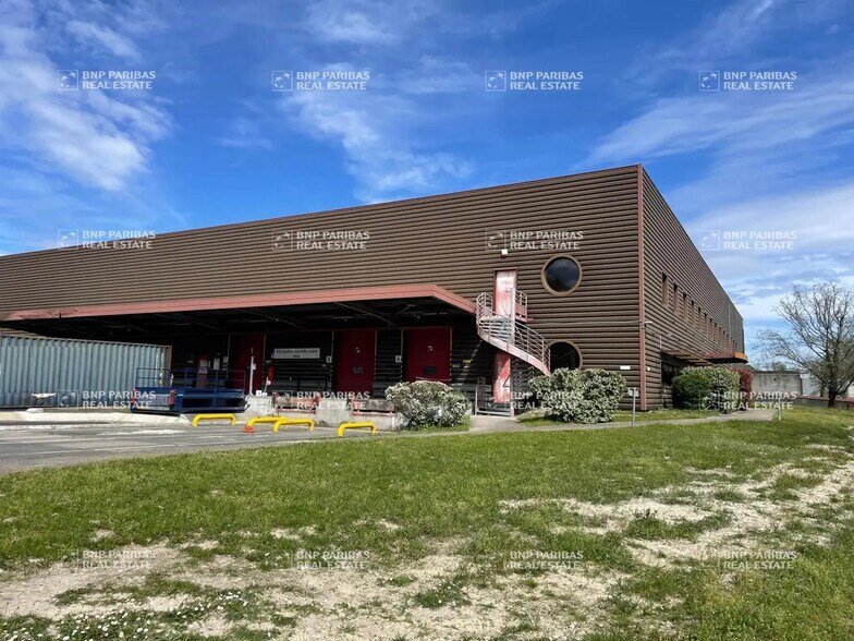 Local d’activités dans Canéjan à louer - Photo de l’immeuble – Image 2 sur 23