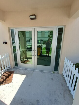 Plus de détails pour 2100 SW Gatlin Blvd, Port Saint Lucie, FL - Bureau à louer