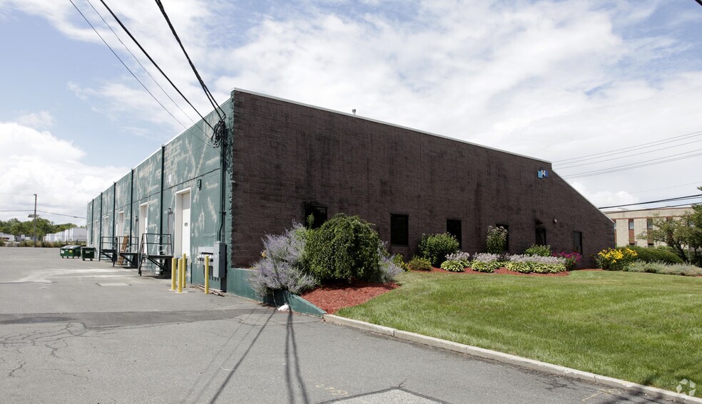 14 Jules Ln, New Brunswick, NJ à louer - Photo de l’immeuble – Image 3 sur 4
