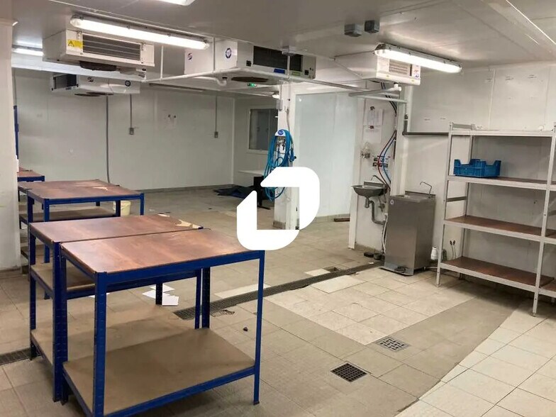 Local d’activités dans Montreuil à louer - Photo de l’immeuble – Image 1 sur 6