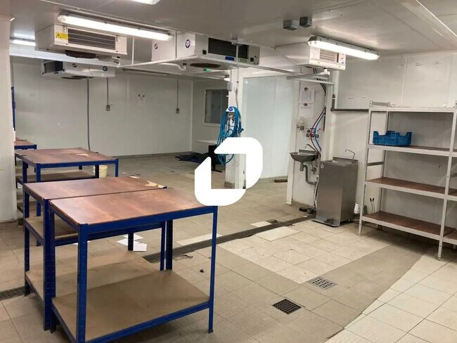 Plus de détails pour Local d'activités à louer