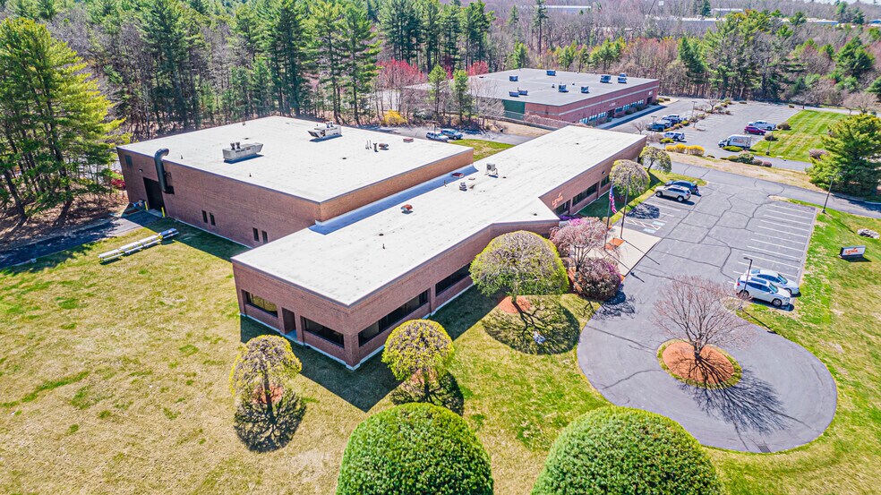 132 Hopping Brook Rd, Holliston, MA à vendre - Photo de l’immeuble – Image 3 sur 6