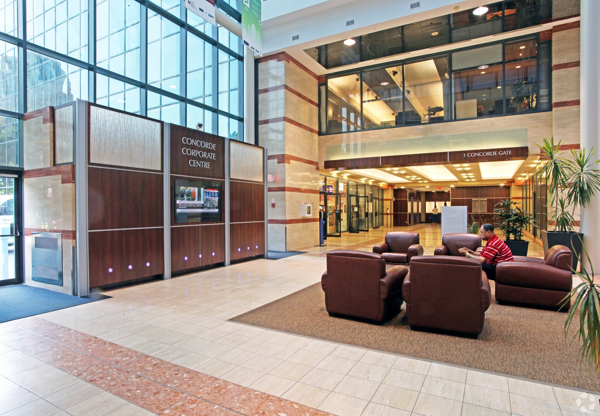 1 Concorde Gate, Toronto, ON à louer Photo principale– Image 1 sur 3