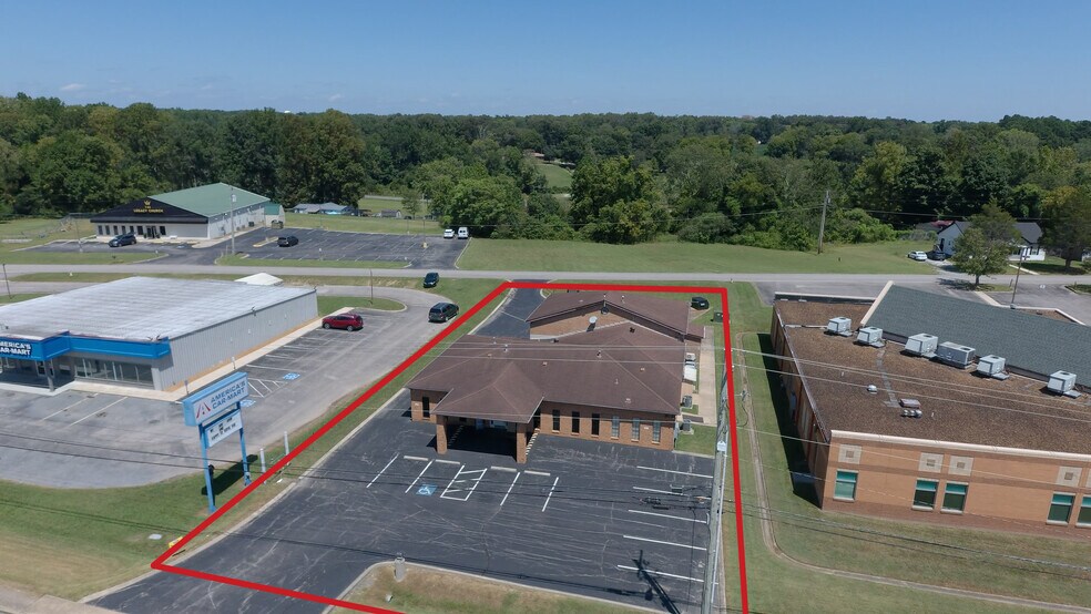 2114 N Jackson St, Tullahoma, TN à vendre - Photo de l’immeuble – Image 3 sur 22