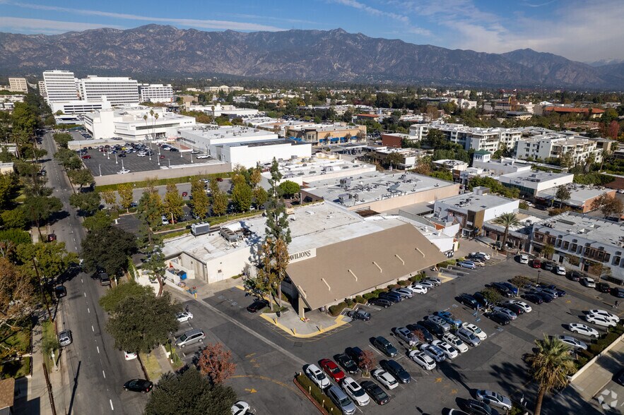 845 E California Blvd, Pasadena, CA à louer - Photo de l’immeuble – Image 2 sur 4
