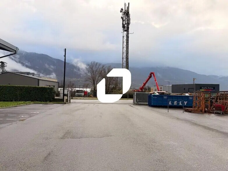 Local d’activités dans Le Touvet à louer - Photo de l’immeuble – Image 1 sur 6