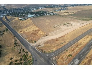 SE Kirk Ave, Pendleton, OR à vendre - Aérien – Image 2 sur 10