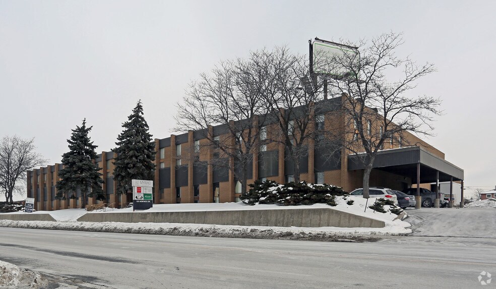 125 Norfinch Dr, Toronto, ON à louer - Photo principale – Image 1 sur 8