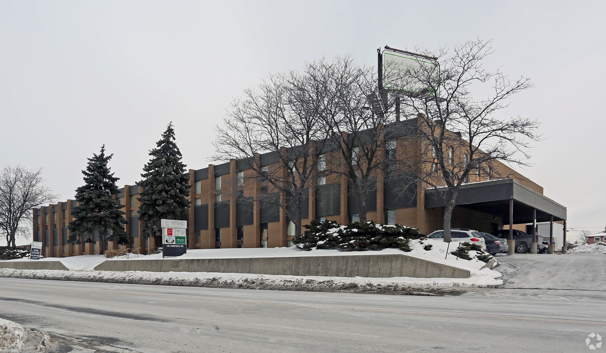125 Norfinch Dr, Toronto, ON à louer Photo principale– Image 1 sur 9