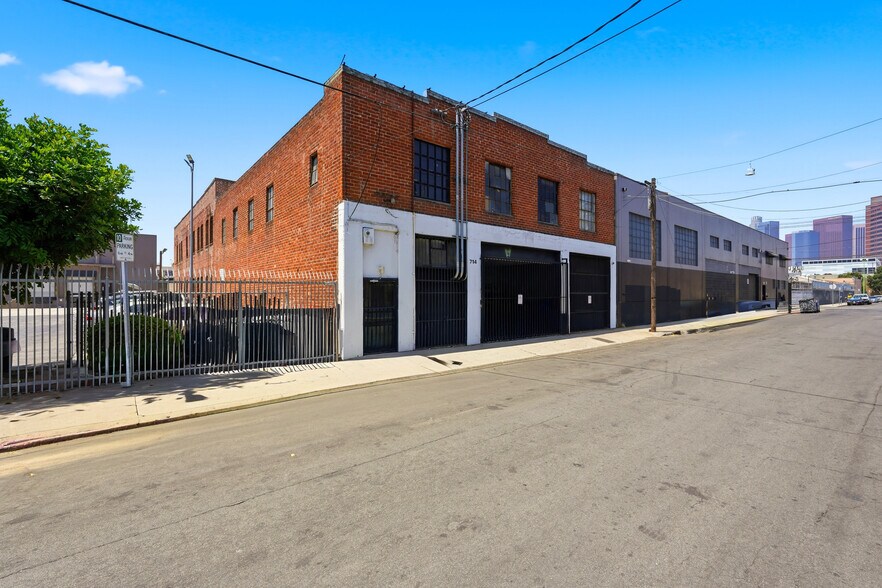 714 Ducommun St, Los Angeles, CA à louer - Photo de l’immeuble – Image 2 sur 34