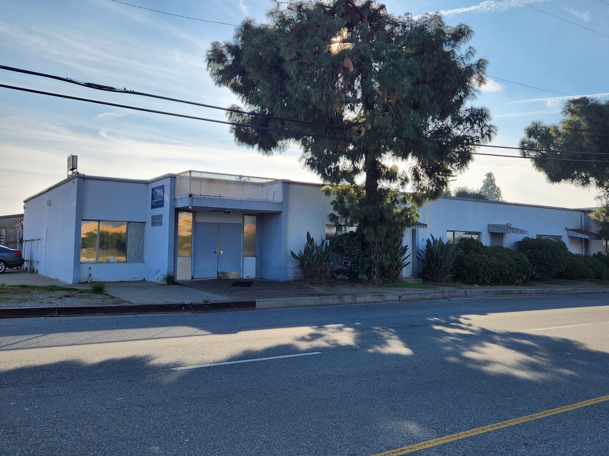 1768 W 1st St, Irwindale, CA à vendre Photo de l’immeuble– Image 1 sur 3
